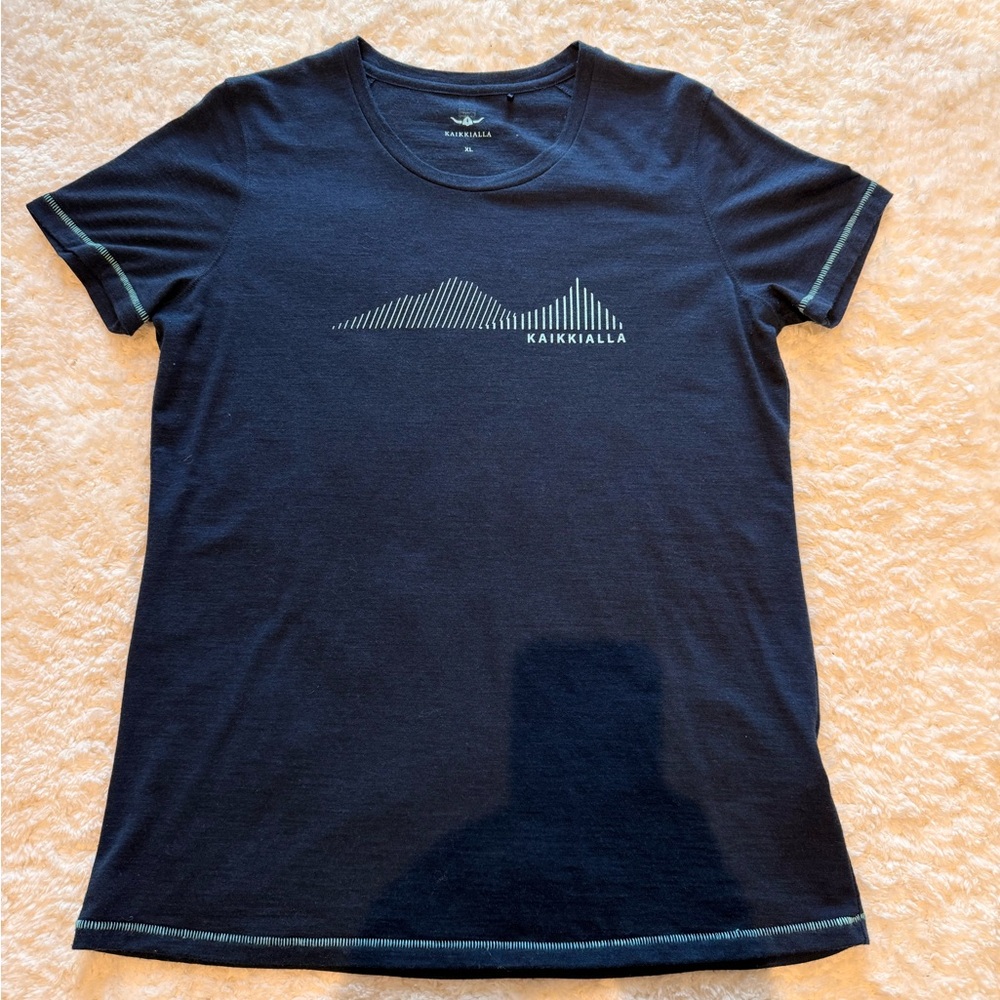 Kaikkialla Outdoor Athletic Navy Blue Graphic T-Shirt Womens XL